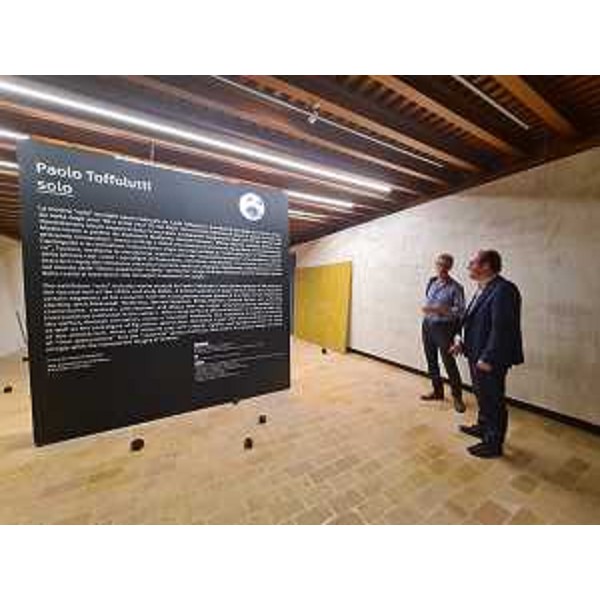 Il vicegovernatore Mario Anzil visita la mostra "Solo" di Paolo Toffolutti - Il vicegovernatore Mario Anzil visita la mostra "Solo" di Paolo Toffolutti