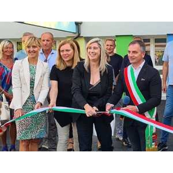 La cerimonia del taglio del nastro alla presenza dell'assessore regionale Cristina Amirante - La cerimonia del taglio del nastro alla presenza dell'assessore regionale Cristina Amirante