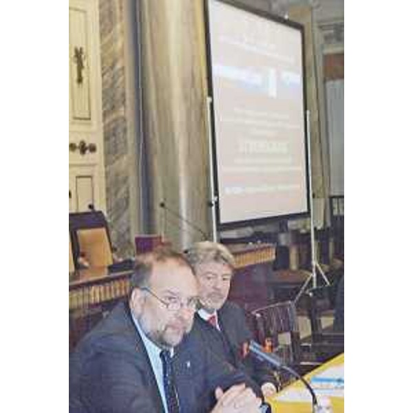 Roberto Cosolini (Assessore regionale Lavoro, Formazione, Università e Ricerca) e Antonio Paoletti (Presidente CCIAA Trieste) alla prima Conferenza dei Presidenti delle Camere di commercio dell'Euroregione, promossa dall'Ente camerale di Trieste. (Trieste 24/01/07) 