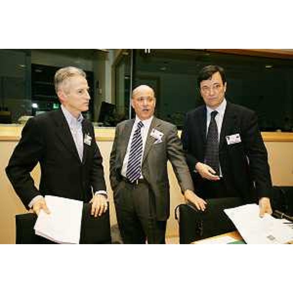 Riccardo Illy (Presidente ARE e Presidente Friuli Venezia Giulia), Jeremy Rifkin (Presidente Foundation on Economic Trends, Washington) e Claudio Martini (Presidente Conferenza Regioni Periferiche e Marittime d'Europa e Presidente Toscana) al Seminario UE sulla "società dell'idrogeno verde in Europa". (Bruxelles 10/01/07)