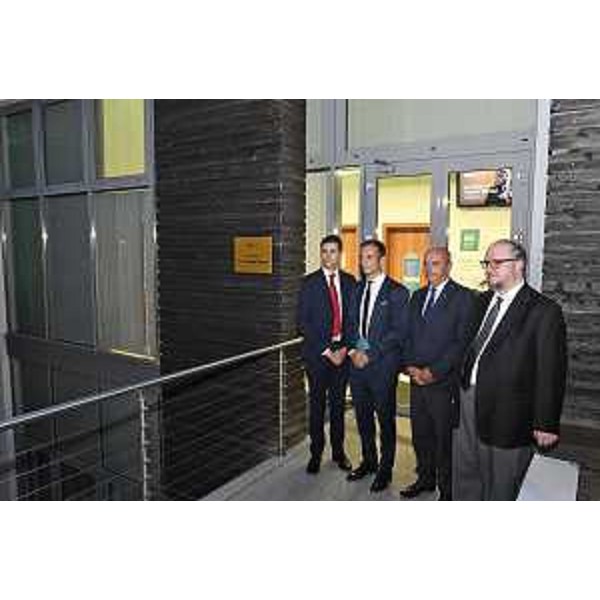 Il governatore Fedriga (il secondo da sinistra) all'evento in ricordo del professor Claudio Sambri - Il governatore Fedriga (il secondo da sinistra) all'evento in ricordo del professor Claudio Sambri