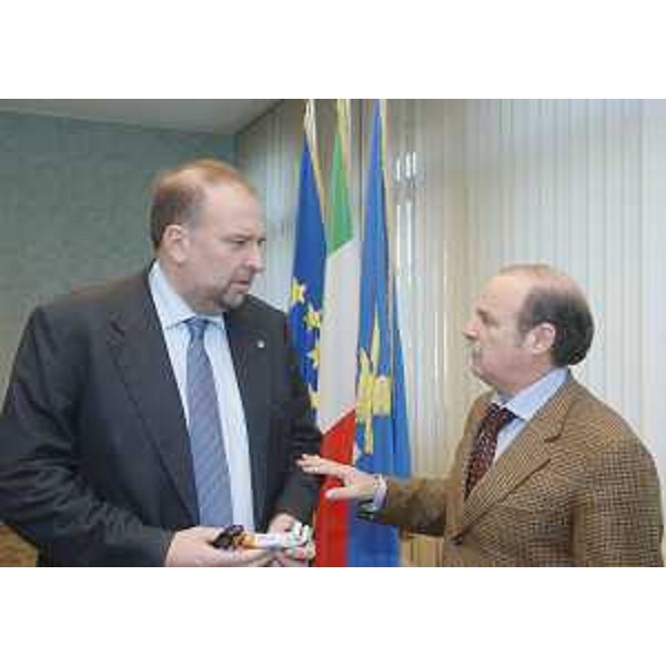 Roberto Cosolini (Assessore regionale Lavoro, Formazione, Università e Ricerca) e Gianfranco Moretton (Vicepresidente FVG e Assessore regionale Ambiente e Lavori pubblici) in occasione dei lavori di Giunta, a Udine. (Udine 01/12/06)