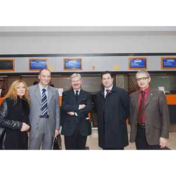 Franco Iacop (Assessore regionale Relazioni internazionali) con la delegazione FVG in partenza per la Serbia. (28/11/06)