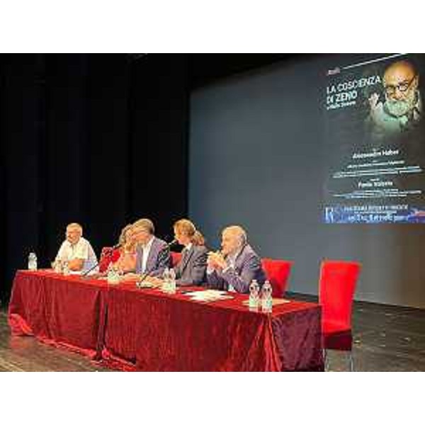 L'assessore regionale alle Autonomie locali Pierpaolo Roberti (al centro) in occasione della presentazione, a cent'anni dalla pubblicazione, della nuova produzione de "La Coscienza di Zeno" di Italo Svevo con Alessandro Haber e la regia di Paolo Valerio, che apre la stagione 2023-24 del Teatro Rossetti di Trieste. - L'assessore regionale alle Autonomie locali Pierpaolo Roberti (al centro) in occasione della presentazione, a cent'anni dalla pubblicazione, della nuova produzione de "La Coscienza di Zeno" di Italo Svevo con Alessandro Haber e la regia di Paolo Valerio, che apre la stagione 2023-24 del Teatro Rossetti di Trieste.