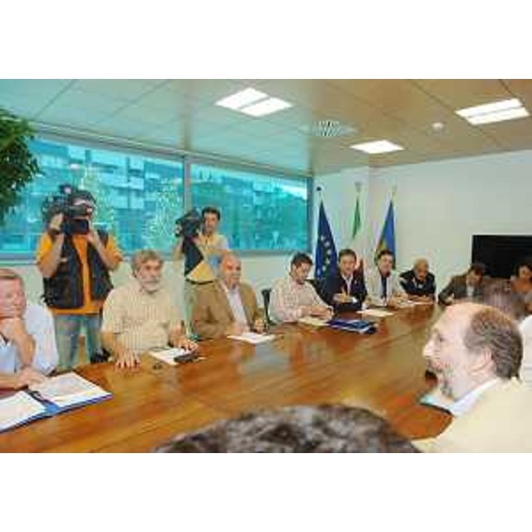 Riccardo Riccardi (Assessore regionale Pianificazione territoriale, Energia, Mobilità e Infrastrutture di Trasporto) al Tavolo di discussione per il collegamento stradale Sequals-Gemona del Friuli, a Udine. (Udine 26/08/08)