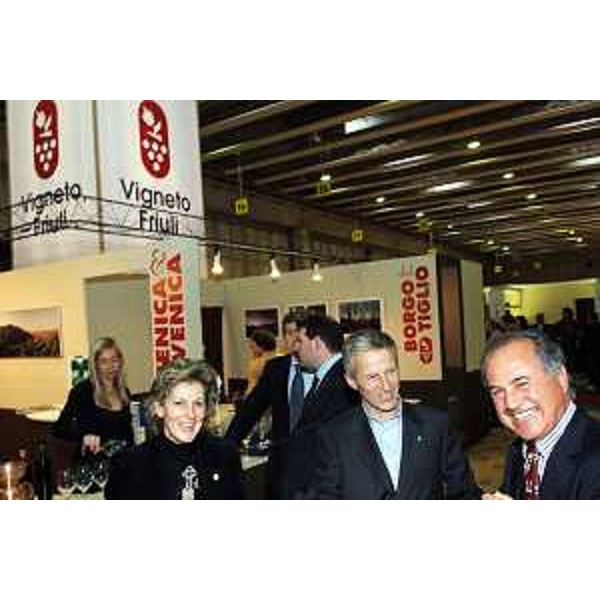 Riccardo Illy (Presidente Regione Friuli Venezia Giulia) con Venica Bignucolo alla 40/ma edizione di Vinitaly (Verona 07/04/06)
