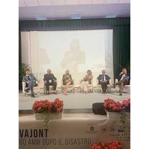 L'assessore regionale alle Infrastrutture e Territorio Cristina Amirante a Longarone in occasione degli eventi a 60 anni dalla tragedia del Vajont - L'assessore regionale alle Infrastrutture e Territorio Cristina Amirante a Longarone in occasione degli eventi a 60 anni dalla tragedia del Vajont