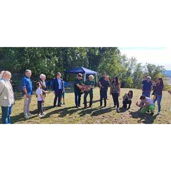 L'assessore regionale alle Risorse agroalimentari e forestali Stefano Zannier assiste alla liberazione di un rapace nella Riserva del Lago di Cornino - L'assessore regionale alle Risorse agroalimentari e forestali Stefano Zannier assiste alla liberazione di un rapace nella Riserva del Lago di Cornino