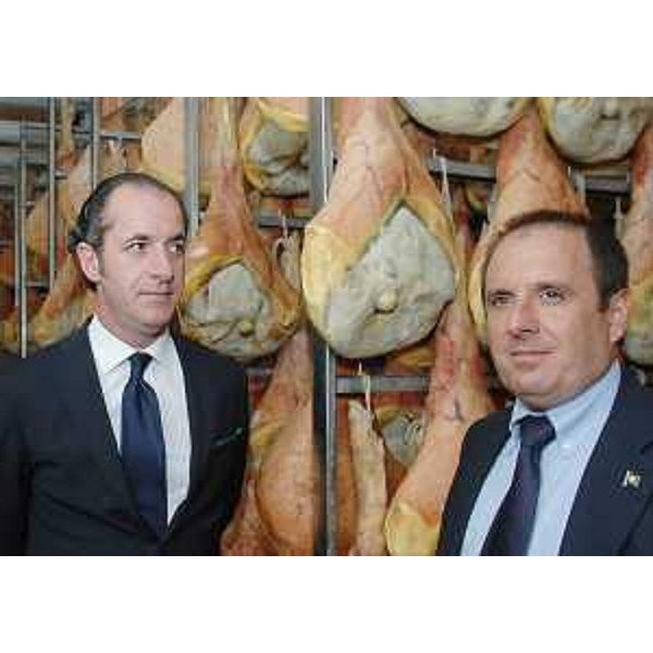 Luca Zaia (Ministro Politiche agricole e forestali) e Claudio Violino (Assessore regionale Risorse agricole, naturali, forestali e Montagna) in un prosciuttificio di San Daniele del Friuli. (San Daniele del Friuli 04/09/08) 