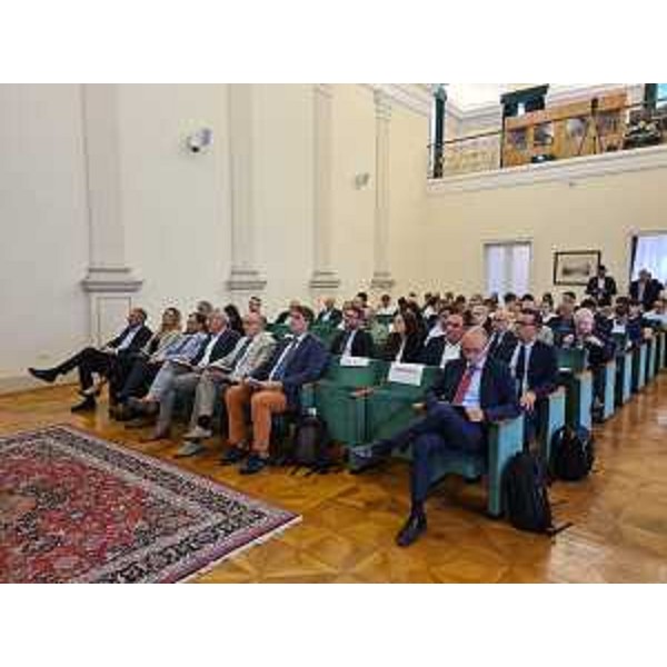 La platea del convegno "Transizione ecologica ed energetica: opportunità e strumenti per le imprese" - La platea del convegno "Transizione ecologica ed energetica: opportunità e strumenti per le imprese"
