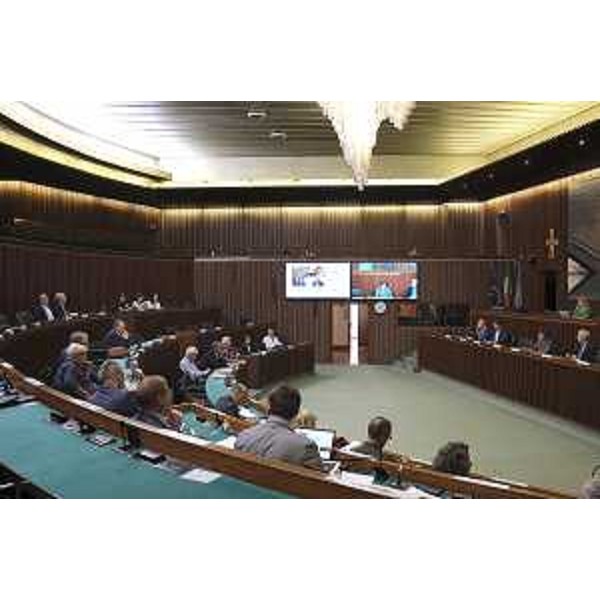 La VI Commissione riunita per le audizioni nell'aula consiliare - VI Commissione