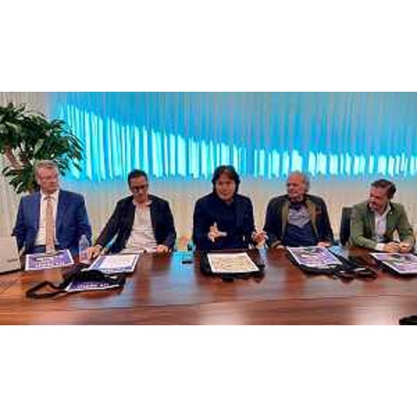 L'assessore Bini con (da sinistra) Mosanghini, Tognoni, Massarutto e Venanzi - L'assessore Bini con (da sinistra) Mosanghini, Tognoni, Massarutto e Venanzi