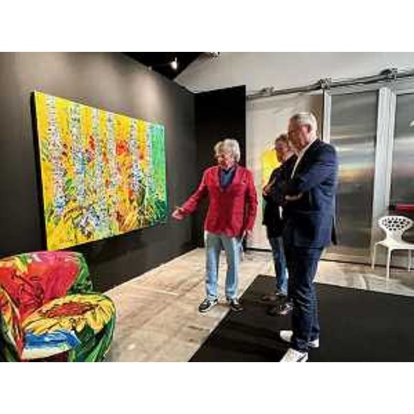 L'artista Gianni Borta con il presidente Bordin e Di Piazza - L'artista Gianni Borta con il presidente Bordin e Di Piazza