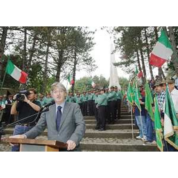Renzo Tondo (Presidente Friuli Venezia Giulia) interviene nel corso della cerimonia per il cinquantenario del Faro degli Alpini della Julia sul monte Bernadia. (Monte Bernadia 07/09/08) 