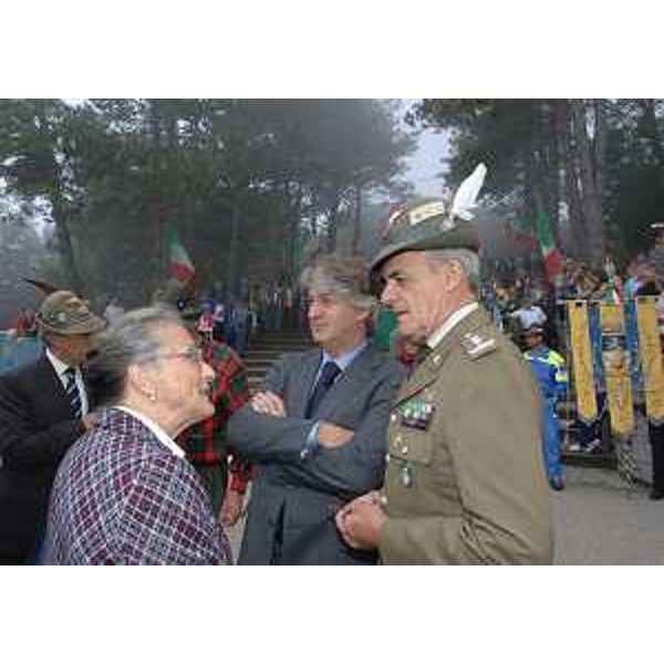 Renzo Tondo (Presidente Friuli Venezia Giulia) e Bruno Petti (Generale Comandante Truppe Alpine) nel corso della cerimonia per il cinquantenario del Faro degli Alpini della Julia sul monte Bernadia. (Monte Bernadia 07/09/08) 