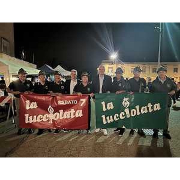 Il presidente del Cr, Mauro Bordin, tra gli Alpini di Torviscosa alla Lucciolata per la Via di Natale - Il presidente del Cr, Mauro Bordin, tra gli Alpini di Torviscosa alla Lucciolata per la Via di Natale