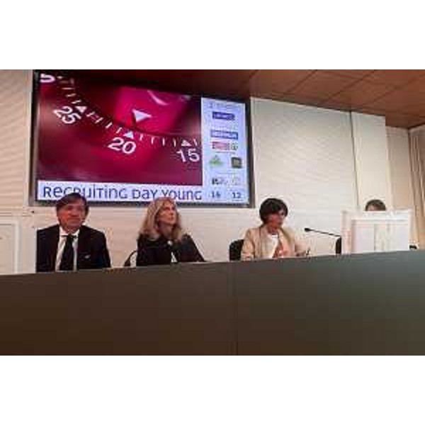 L'assessore Rosolen con la dirigente Anna D'Angelo e Gianni Fratte e l'assessore comunale Arianna Facchini alla presentazione a Udine - L'assessore Rosolen con la dirigente Anna D'Angelo e Gianni Fratte e l'assessore comunale Arianna Facchini alla presentazione a Udine