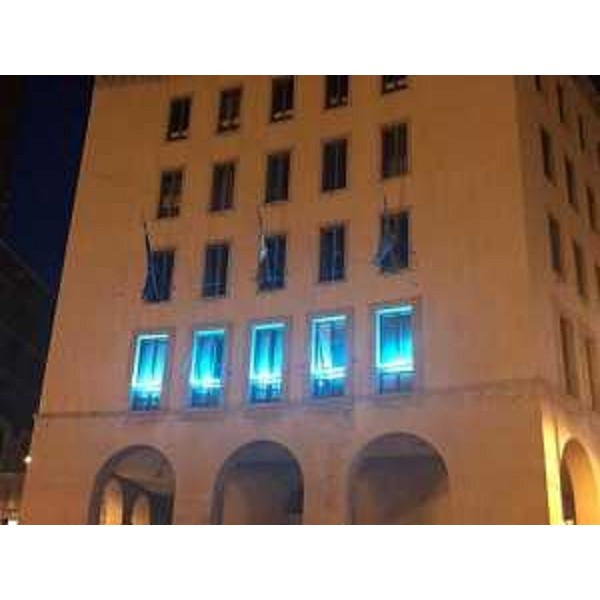 Il palazzo del Consiglio regionale in piazza Oberdan illuminato di blu, in una foto d'archivio - Il palazzo del Consiglio regionale in piazza Oberdan illuminato di blu, in una foto d'archivio