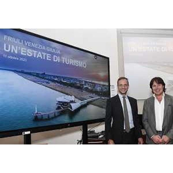 Il governatore del Friuli Venezia Giulia, Massimiliano Fedriga, con l'assessore regionale al Turismo Sergio Emidio Bini. - Il governatore del Friuli Venezia Giulia, Massimiliano Fedriga, con l'assessore regionale al Turismo Sergio Emidio Bini. 