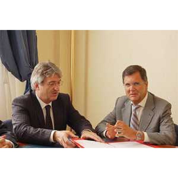 Renzo Tondo (Presidente Friuli Venezia Giulia) e Giuseppe Vegas (Sottosegretario Economia e Finanze) nel corso dell'incontro a Roma. (Roma 09/09/08)