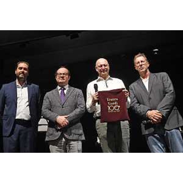 Il vicegovernatore Mario Anzil (secondo da sinistra) al Teatro Verdi di Muggia - Il vicegovernatore Mario Anzil (secondo da sinistra) al Teatro Verdi di Muggia
