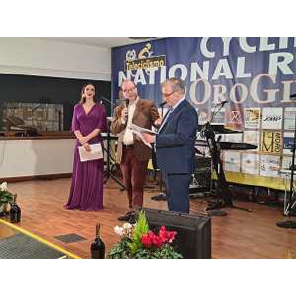 Il vicegovernatore del Friuli Venezia Giulia Mario Anzil, al centro, alla cerimonia dei premi Cycling National Ranking a Brugnera - Il vicegovernatore del Friuli Venezia Giulia Mario Anzil, al centro, alla cerimonia dei premi Cycling National Ranking a Brugnera