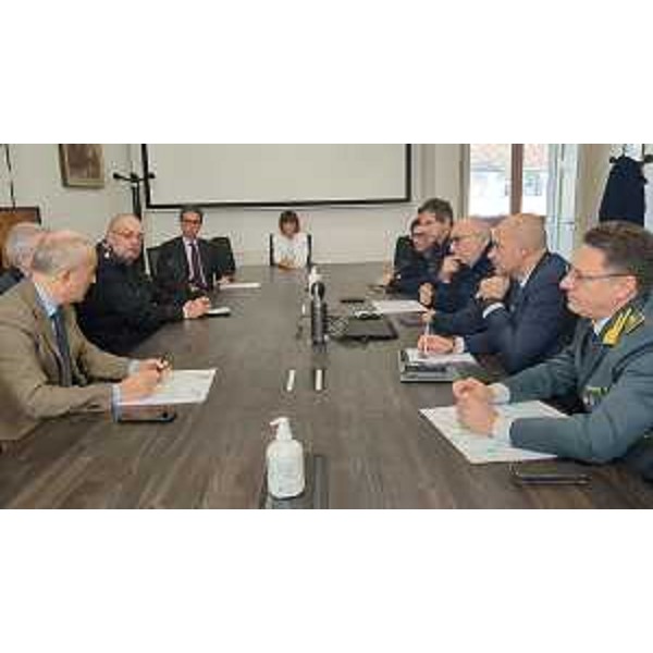 Un momento della riunione alla prefettura di Udine alla quale ha partecipato l'assessore Riccardo Riccardi - Un momento della riunione alla prefettura di Udine alla quale ha partecipato l'assessore Riccardo Riccardi
