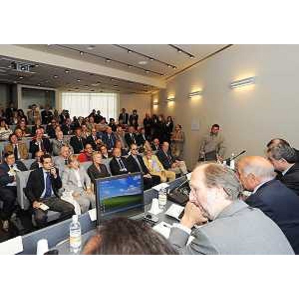 Riccardo Riccardi (Assessore regionale Mobilità, Energia, Infrastrutture di Trasporto) alla tavola rotonda "Europa e Trieste. Le infrastrutture per lo sviluppo del porto." nella sala "Tessitori" del Consiglio regionale a Trieste. (Trieste 17/09/08)