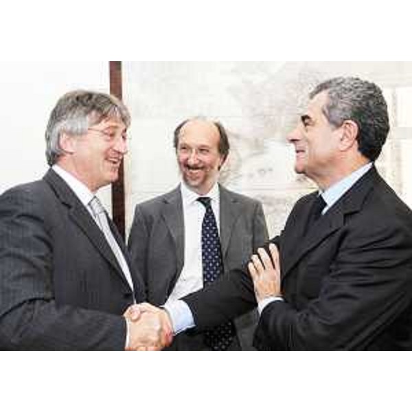Renzo Tondo (Presidente Friuli Venezia Giulia), Riccardo Riccardi (Assessore regionale Mobilità, Energia, Infrastrutture di Trasporto) e Mauro Moretti (Amministratore delegato Ferrovie dello Stato Spa) a Trieste. (Trieste 17/09/08)