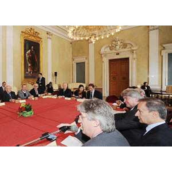 Renzo Tondo (Presidente Friuli Venezia Giulia, Presidente Discipline associate e Presidente Federazione Dama), Giovanni Petrucci (Presidente CONI) ed Elio De Anna (Assessore regionale Attività ricreative e sportive) al tavolo della riunione del Coordinamento nazionale discipline sportive associate, nella sede della Regione a Trieste. (Trieste 18/09/08)