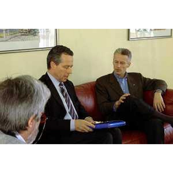 Riccardo Illy (Presidente della Regione Friuli Venezia Giulia), Klaus Klipp (Segretario generale ARE) (Trieste, 23/12/2004)