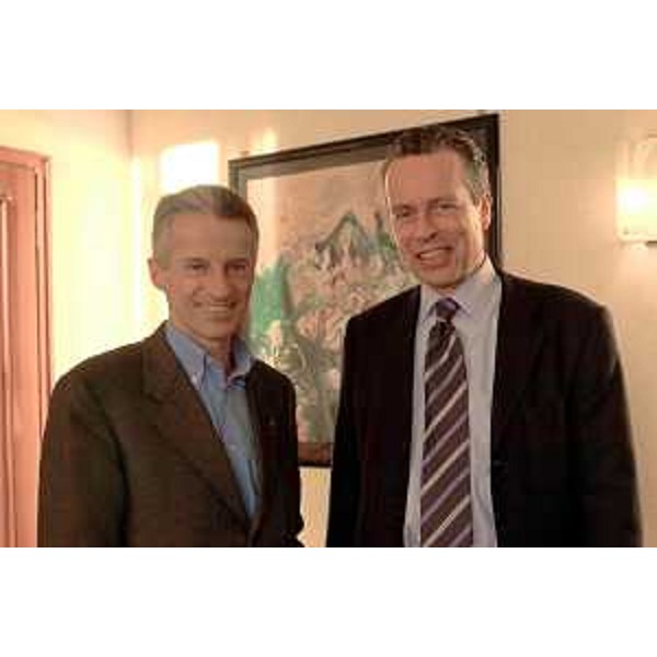 Riccardo Illy (Presidente della Regione Friuli Venezia Giulia), Klaus Klipp (Segretario generale ARE) (Trieste, 23/12/2004)