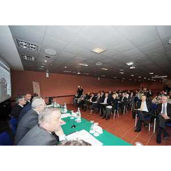 Vanni Lenna (Assessore regionale Ambiente) nel corso del Convegno "Buone pratiche in materia di rifiuti" organizzato da Legacoop FVG a Udine. (Udine 19/09/08) 