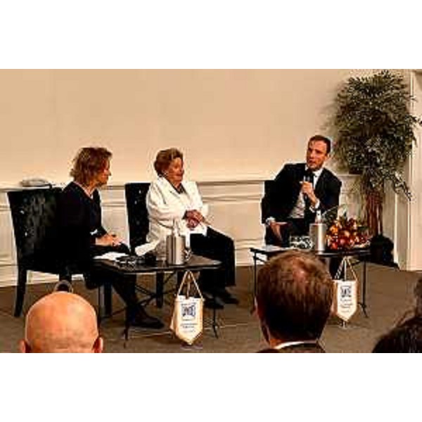 Il governatore del Friuli Venezia Giulia Massimiliano Fedriga durante la cerimonia di conferimento del Premio Ande Donna 2023 alla marchesa Etta Carignani di Novoli - Il governatore del Friuli Venezia Giulia Massimiliano Fedriga durante la cerimonia di conferimento del Premio Ande Donna 2023 alla marchesa Etta Carignani di Novoli