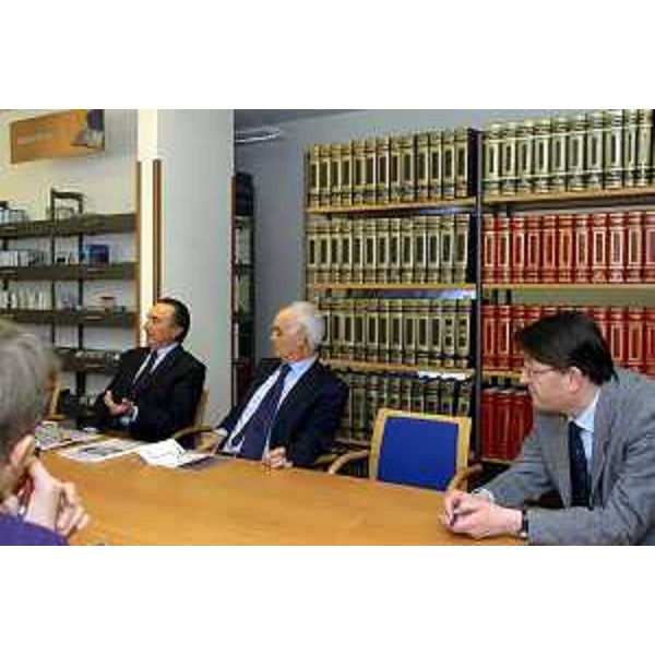 Lodovico Sonego (Assessore regionale alla pianificazione territoriale, energia, mobilità e infrastrutture di trasporto), Pierluigi Maneschi (presidente di TO Delta) (Trieste, 22/12/2004)