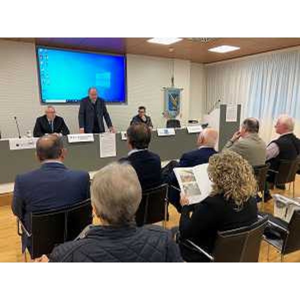 Un momento della conferenza di presentazione di Quaderni, contenenti le relazioni tenute da docenti universitari e funzionari della Regione durante i due seminari organizzati dall'Associazione sindaci emeriti del Fvg nel 2021 e nel 2022 in favore di amministratori locali dei Comuni della regione - Un momento della conferenza di presentazione di Quaderni, contenenti le relazioni tenute da docenti universitari e funzionari della Regione durante i due seminari organizzati dall'Associazione sindaci emeriti del Fvg nel 2021 e nel 2022 in favore di amministratori locali dei Comuni della regione
