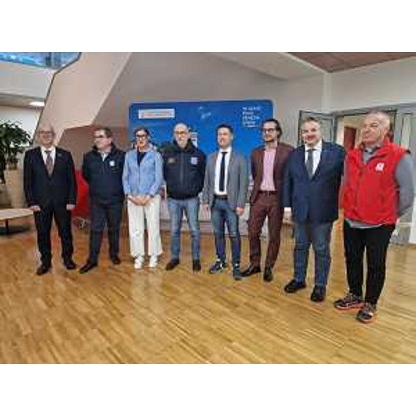 Diego Bernardis (Fp) e Markus Maurmair (FdI) insieme all'assessore Riccardo Riccardi e agli altri protagonisti dell'incontro - Diego Bernardis (Fp) e Markus Maurmair (FdI) insieme all'assessore Riccardo Riccardi e agli altri protagonisti dell'incontro