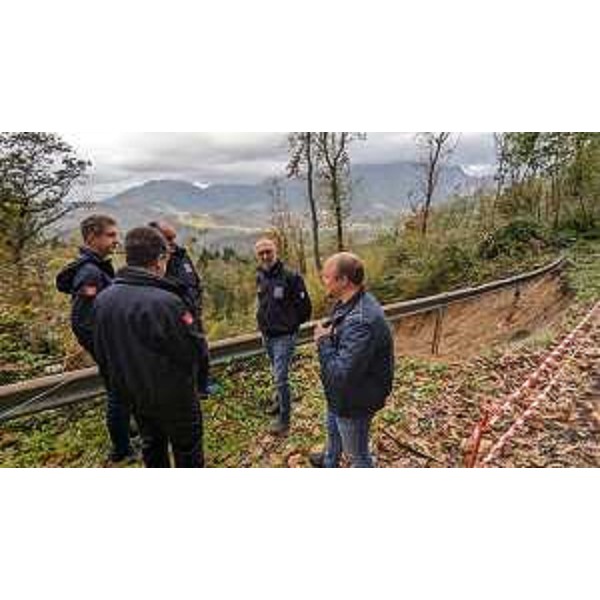 L'assessore regionale con delega alla Protezione civile Riccardo Riccardi nei sopralluoghi odierni dopo il maltempo di ieri - L'assessore regionale con delega alla Protezione civile Riccardo Riccardi nei sopralluoghi odierni dopo il maltempo di ieri