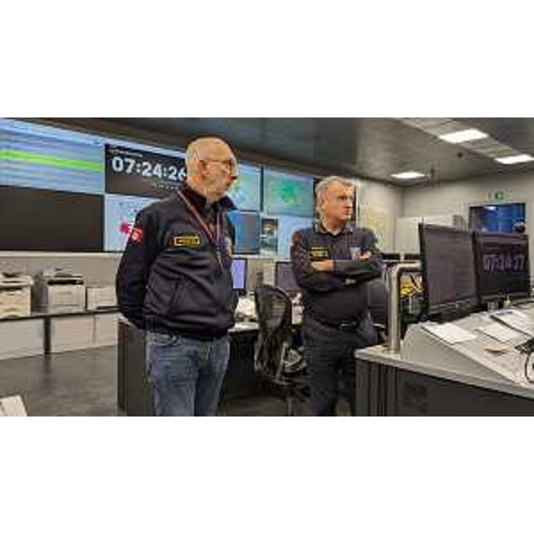 L'ssessore regionale Riccardo Riccardi nella sala dell Protezione civile regionale - L'ssessore regionale Riccardo Riccardi nella sala dell Protezione civile regionale