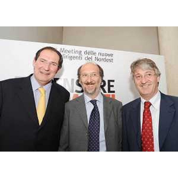 Giancarlo Galan (Presidente Veneto), Riccardo Riccardi (Assessore regionale Infrastrutture di Trasporto) e Renzo Tondo (Presidente Friuli Venezia Giulia) nel corso del dibattito "Pensare avanti: un grande evento per il Nordest", organizzato da Fondazione Cuoa e Nordesteuropa.it, a Villa Valmarana Morosini ad Altavilla Vicentina. (Altavilla Vicentina 20/09/08)