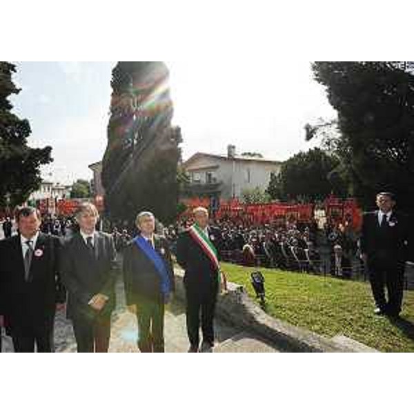 Renzo Tondo (Presidente Friuli Venezia Giulia), Pietro Fontanini (Presidente Provincia Udine) e Lorenzo Tosolini (Sindaco Pasian di Prato) nel corso delle celebrazioni del congresso annuale dell'AFDS, a Pasian di Prato. (Pasian di Prato 21/09/08)