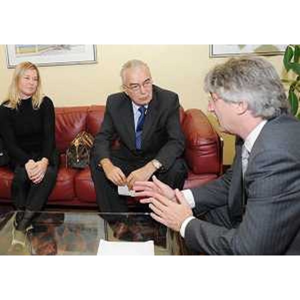 Tanja Mljac (Viceconsole Slovenia, a Trieste), Joze Susmelj (Console generale Slovenia, a Trieste) e Renzo Tondo (Presidente Friuli Venezia Giulia), nella sede del Consiglio regionale a Trieste. (Trieste 22/09/08)