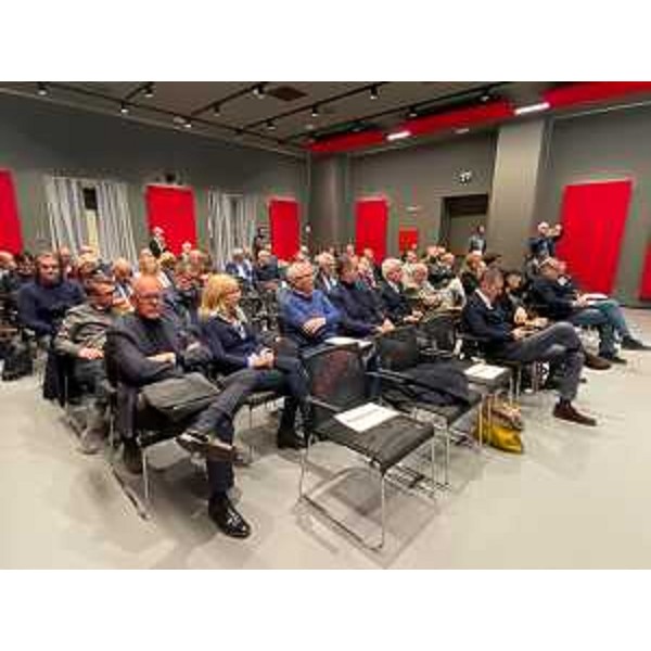 Il pubblico presente al convegno svoltosio nella sede di Interporto Pordenone - Il pubblico presente al convegno svoltosio nella sede di Interporto Pordenone