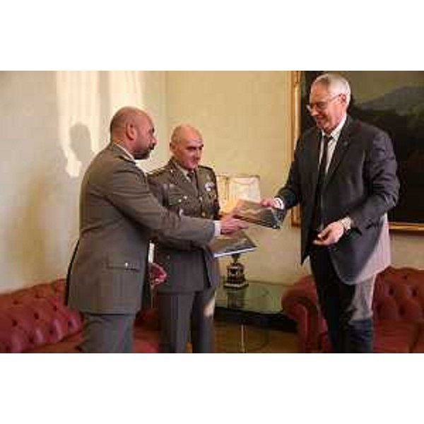 I colonnelli Innecco e Maffei con il presidente Bordin - I colonnelli Innecco e Maffei con il presidente Bordin