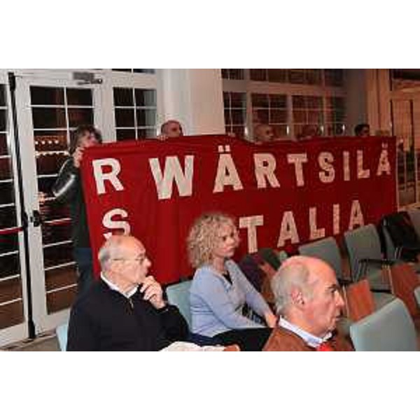 Alcuni lavoratori della Wärtsilä al convegno "Lindustria a Trieste: luci e ombre" - Alcuni lavoratori della Wärtsilä al convegno "Lindustria a Trieste: luci e ombre"