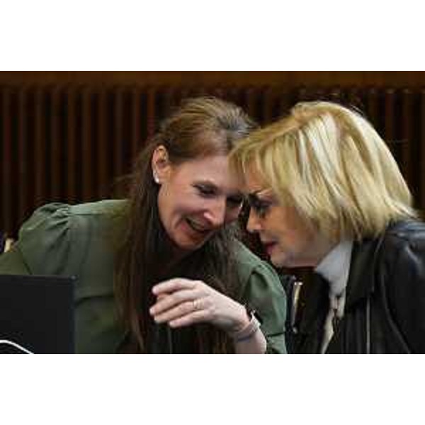 Da sinistra Rosaria Capozzi (M5S) e Laura Fasiolo (Pd) - Da sinistra Rosaria Capozzi (M5S) e Laura Fasiolo (Pd) 