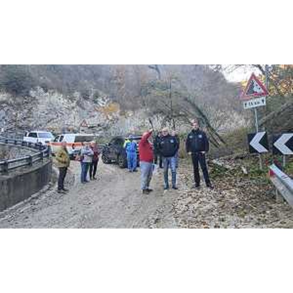 La delegazione capitanata dall'assessore Riccardo Riccardi in sopralluogo a Clauzetto - La delegazione capitanata dall'assessore Riccardo Riccardi in sopralluogo a Clauzetto