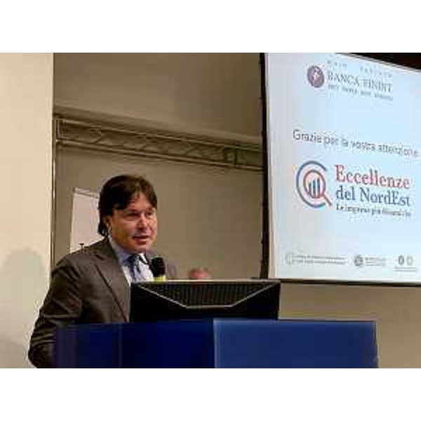 L'assessore Sergio Emidio Bini nel suo intervento in Fiera a Pordenone al roadshow sulle imprese di eccellenza nel 2023 nel sistema produttivo del Friuli occidentale - L'assessore Sergio Emidio Bini nel suo intervento in Fiera a Pordenone al roadshow sulle imprese di eccellenza nel 2023 nel sistema produttivo del Friuli occidentale
