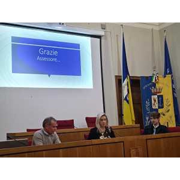 L'assessore regionale alle Infrastrutture e territorio Cristina Amirante durante l'incontro con il sindaco di Cervignano Andrea Balducci e con i membri della Giunta e del Consiglio nella sede del municipio. - L'assessore regionale alle Infrastrutture e territorio Cristina Amirante durante l'incontro con il sindaco di Cervignano Andrea Balducci e con i membri della Giunta e del Consiglio nella sede del municipio.