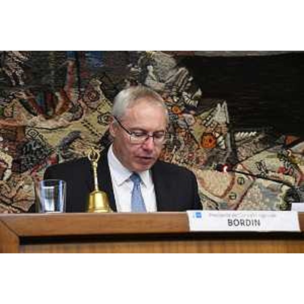 Il presidente del Cr Fvg, Mauro Bordin, mentre annuncia il minuto di silenzio per Giulia - Il presidente del Cr Fvg, Mauro Bordin, mentre annuncia il minuto di silenzio per Giulia